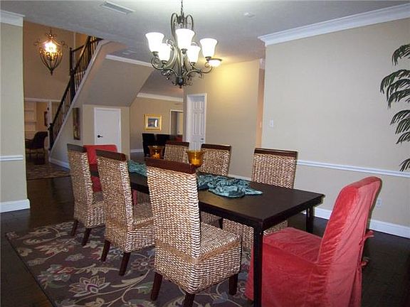 5th image of 7633 Cedar Elm Dr