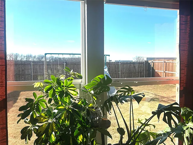 4 bed, 2395 sqft, $2,400 — Photo 3