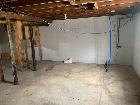 2nd image of 507 W Jenny St