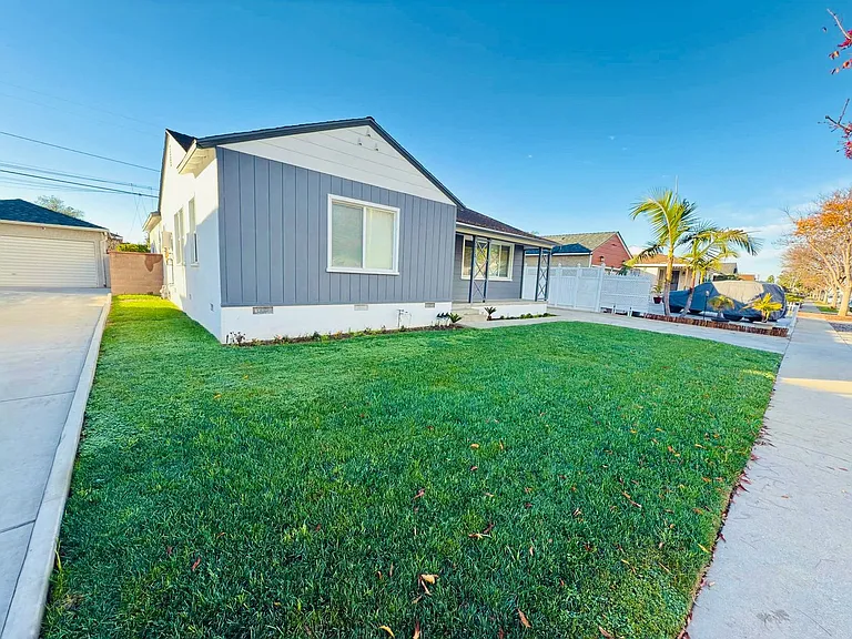 2932 Allred St — Photo 2