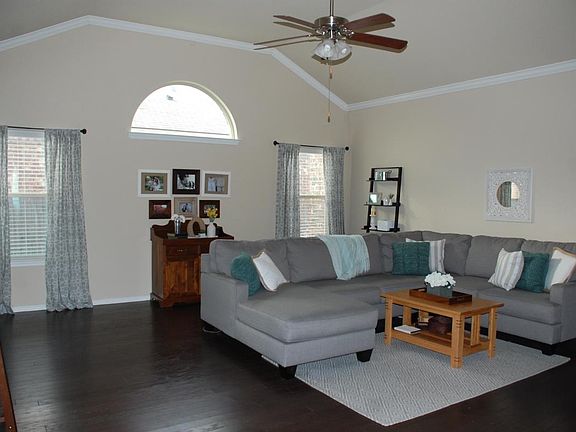 Large living room with vaulted ceilings