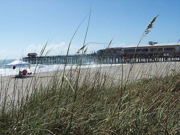 Walking distance to Cocoa Beach Pier