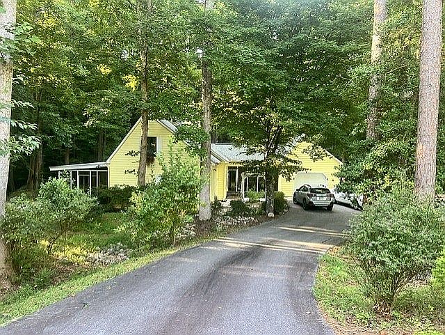 1st image of 220 Camellia St