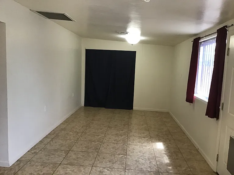 542 E Flores St — Photo 13