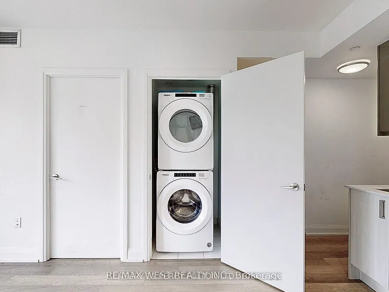 77 Mutual St #708 — Photo 28