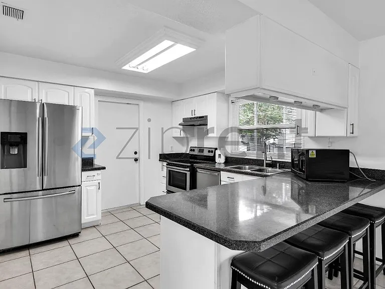 11706 Oban Ave — Photo 2