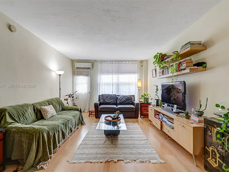 1300 Lincoln Rd #B402 — Photo 5