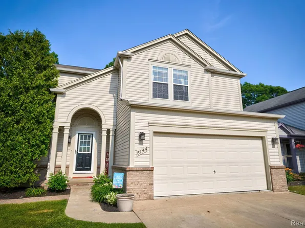 5144 Meadow Crest Cir, Holly, MI 48442