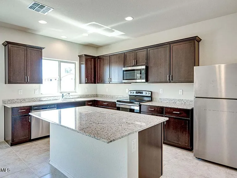 18283 N Presley Ln — Photo 11