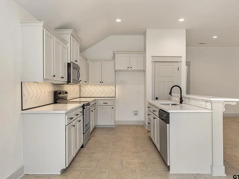 7343 Rockpoint Ln — Photo 11