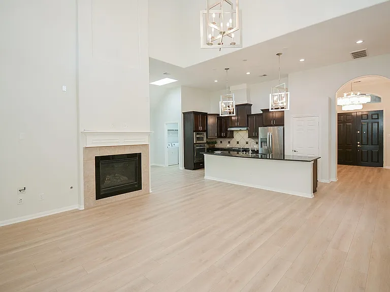 6403 Edinburgh Ct — Photo 6