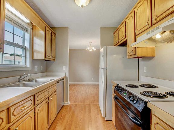 4th image of 244 Amber Ct