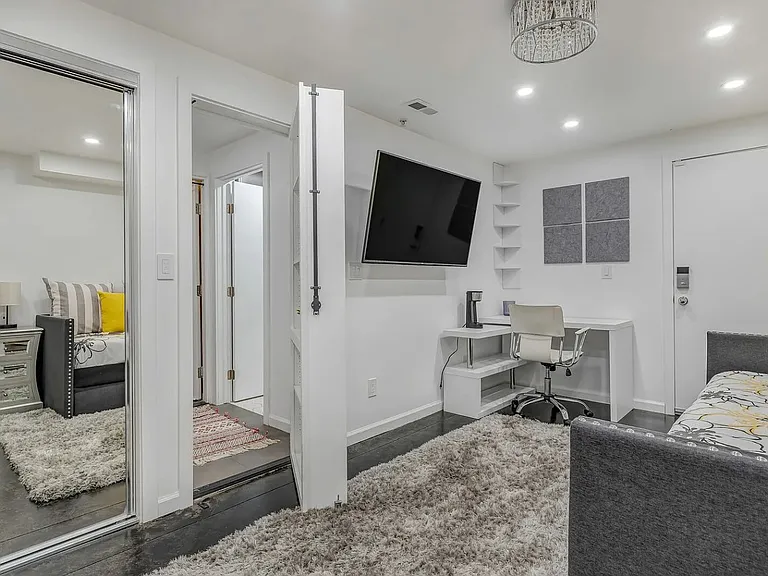 145 W Hawthorn St — Photo 7