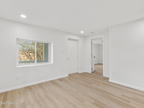 4th image of 1730 Reynolds St