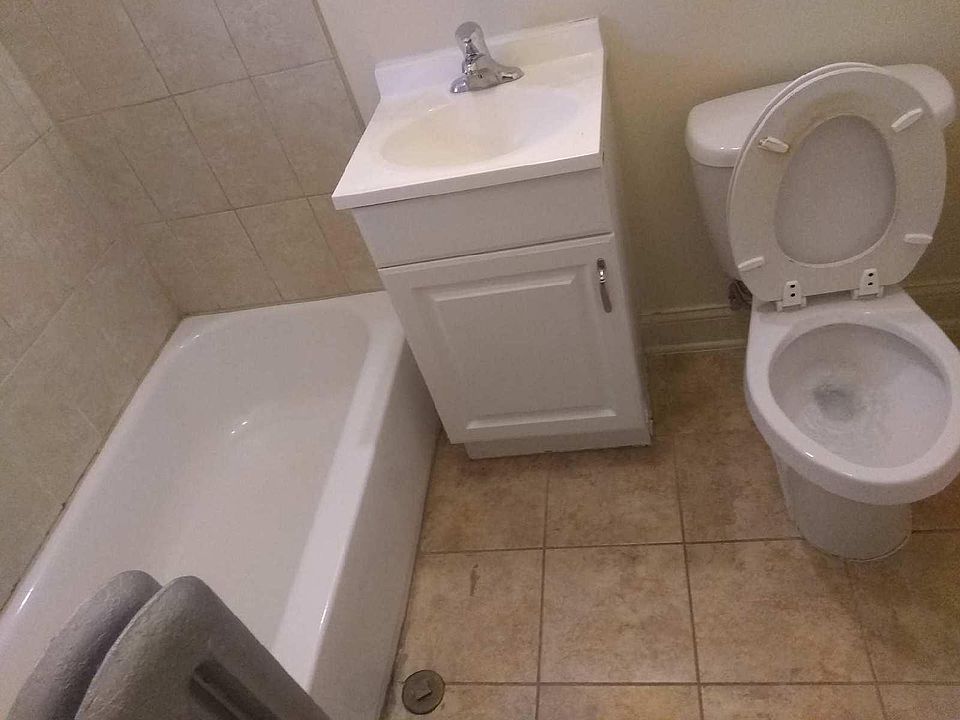1st image of 7951 S Saint Lawrence Ave APT 3