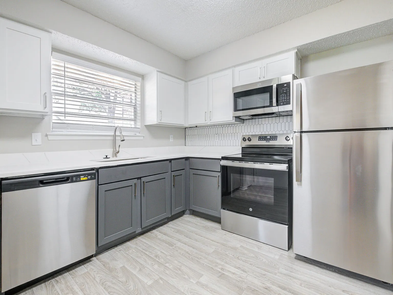 Bella Vista — Photo 2