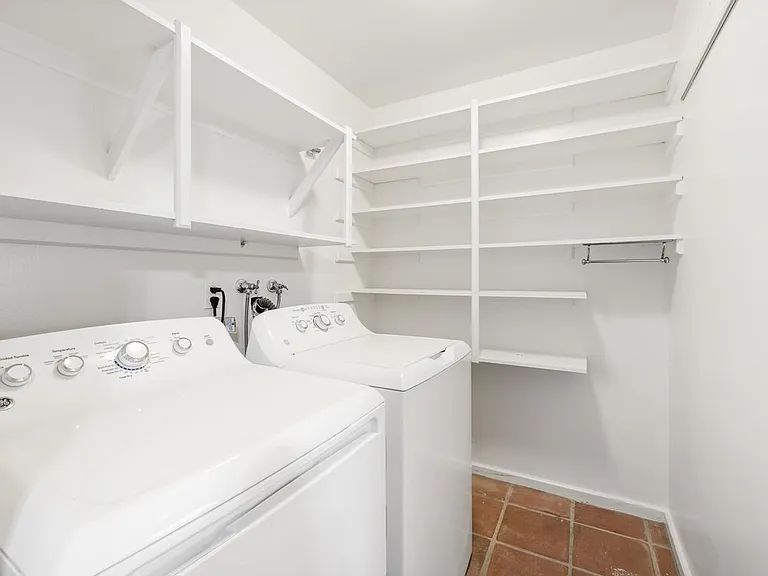 41 Oakleaf Ave — Photo 16