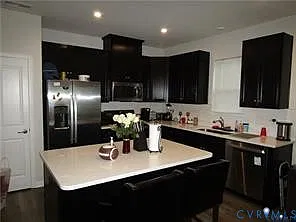3 bed, 3.0 bath, $2,400 — Photo 4