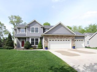 2470 Avalon Woods Dr, Portage, MI 49024