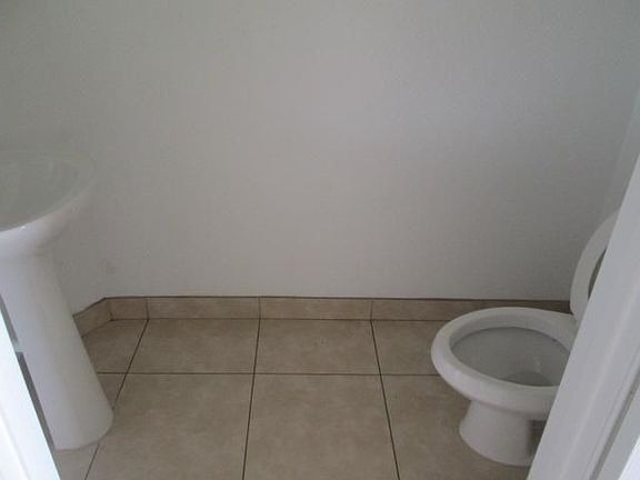 5th image of 675 NW 21st Ave