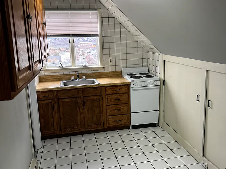 402 S Webster Ave #3 — Photo 1