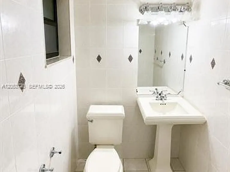 10871 NW 7th St #Townhouse 14-24 — Photo 4