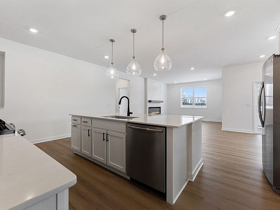 4th image of 7599 Swan St