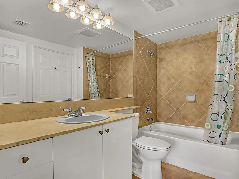 700 E Boynton Beach Blvd #312 — Photo 7