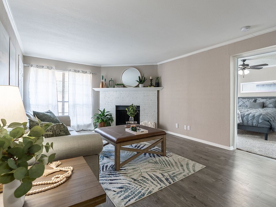 2x2 Living Area