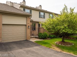 29494 Beau Rdg #2, Farmington, MI 48331