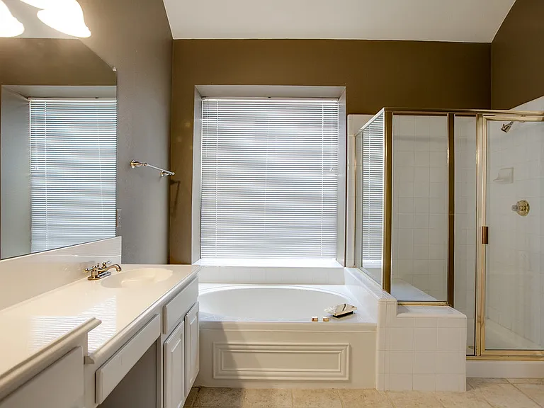 2221 Briary Trace Ct — Photo 10