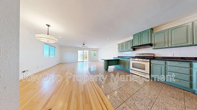 3 bed, 3.0 bath, 2064 sqft, $6,495 — Photo 3