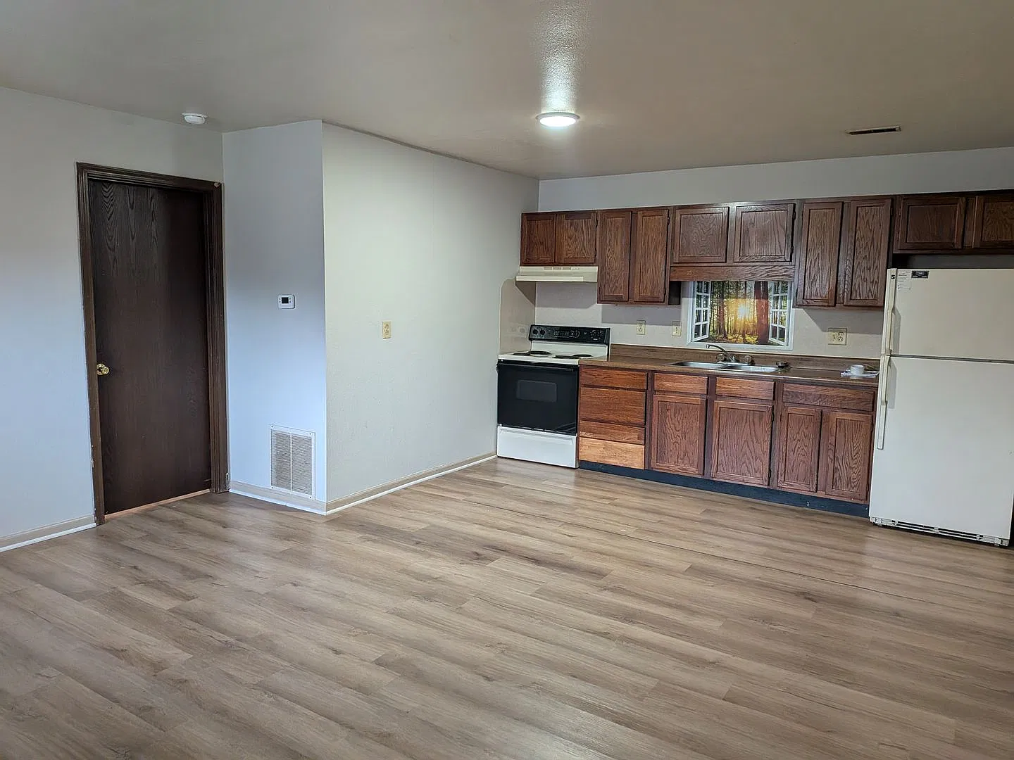 1307 Westview — Photo 3