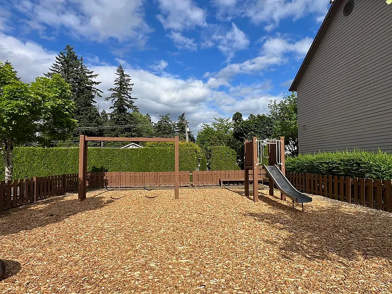 16733 NE Halsey St — Photo 27