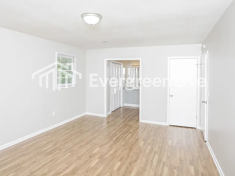 572 Parlock Rd — Photo 10