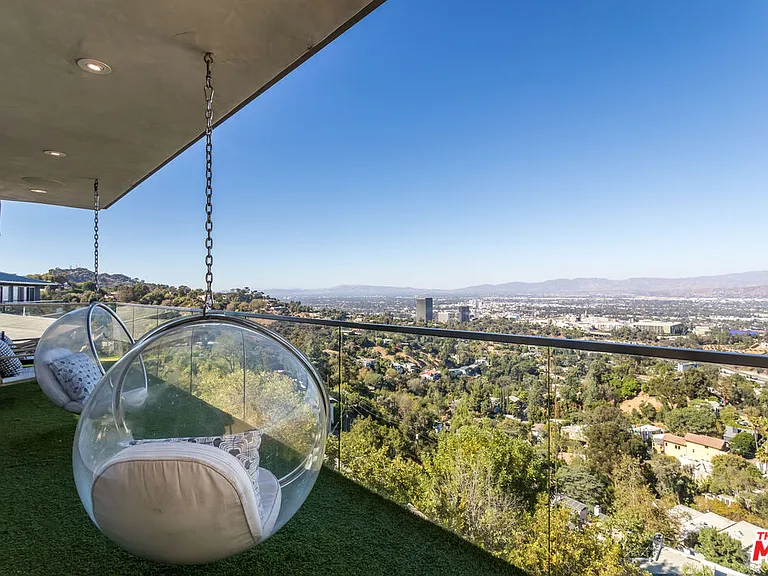 7177 Pacific View Dr — Photo 11
