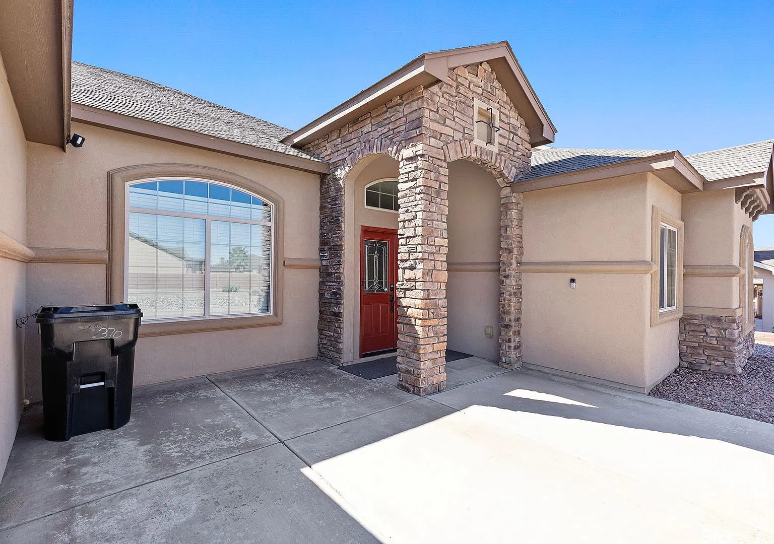 Spacious 5 Bedroom 3 Bath House near Golf Course — Photo 3