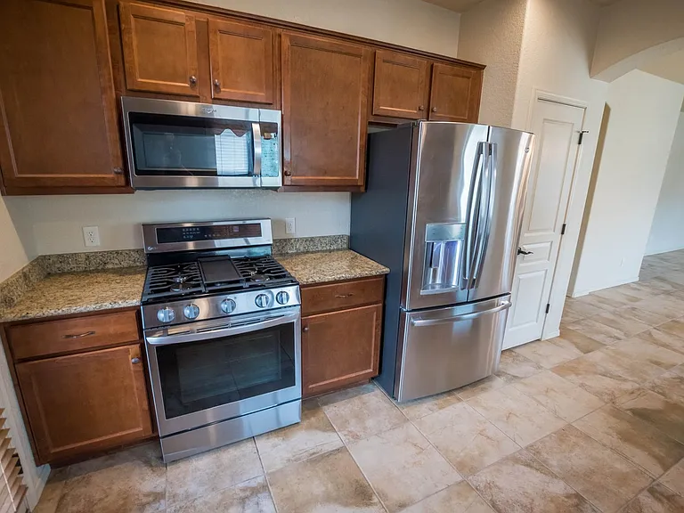 278 Bainbridge Dr — Photo 12