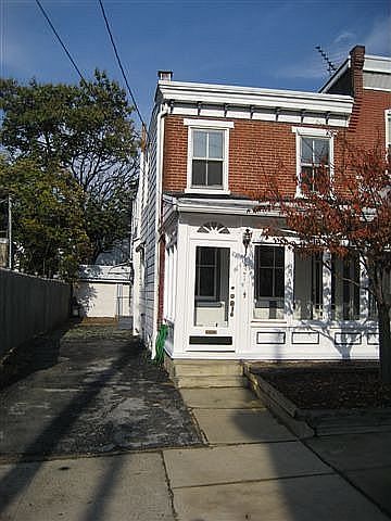 1st image of 1621 Howland St