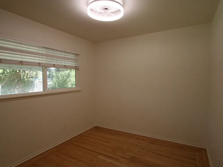 2736 Northglen St — Photo 23