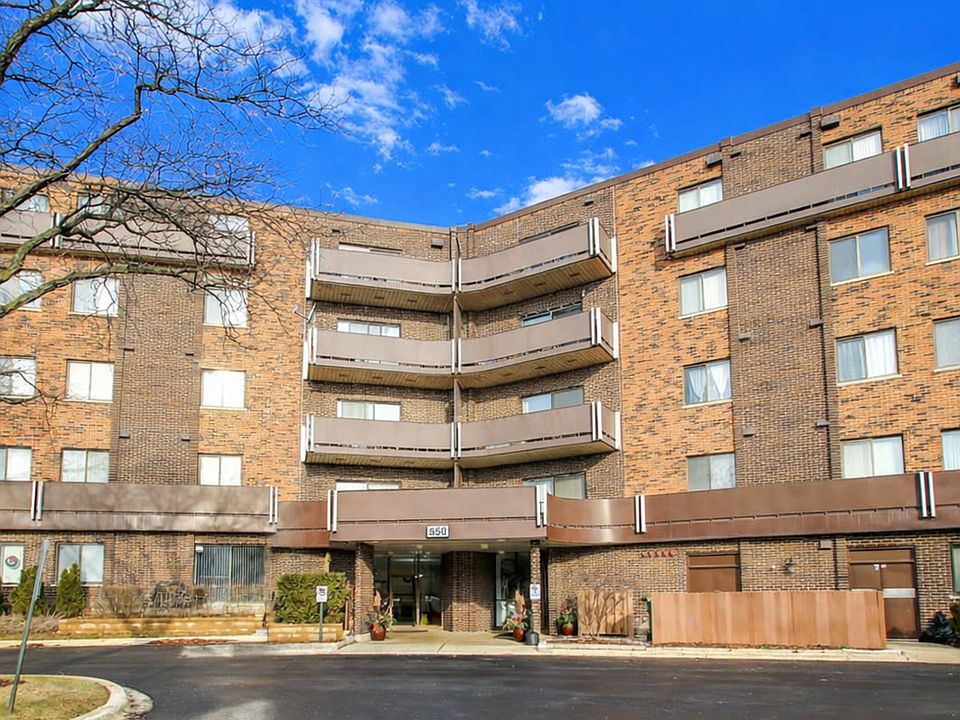 1st image of 850 Wellington Ave Unit 403