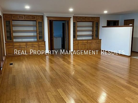 4th image of 603 W Water St