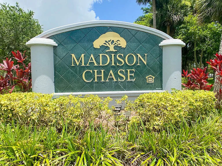 Madison Chase Apartments — Photo 3