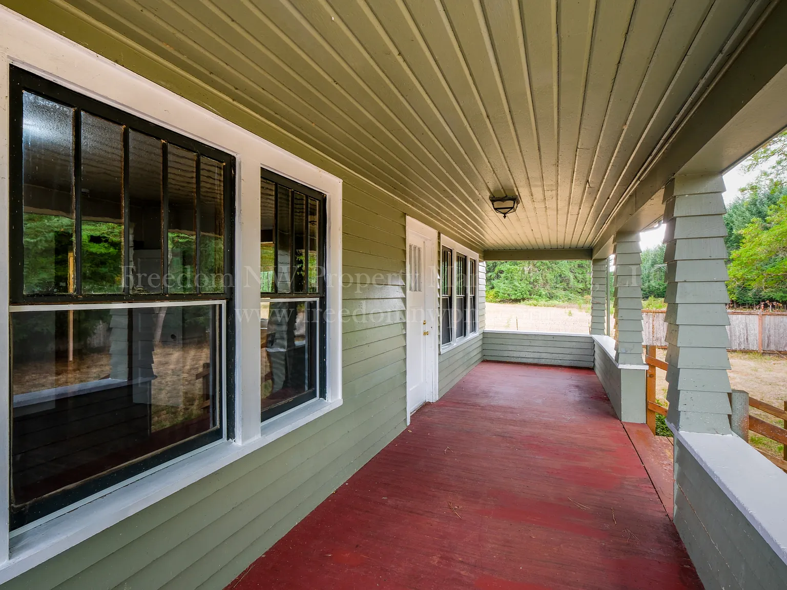 4 bed, 2240 sqft, $2,900 — Photo 4