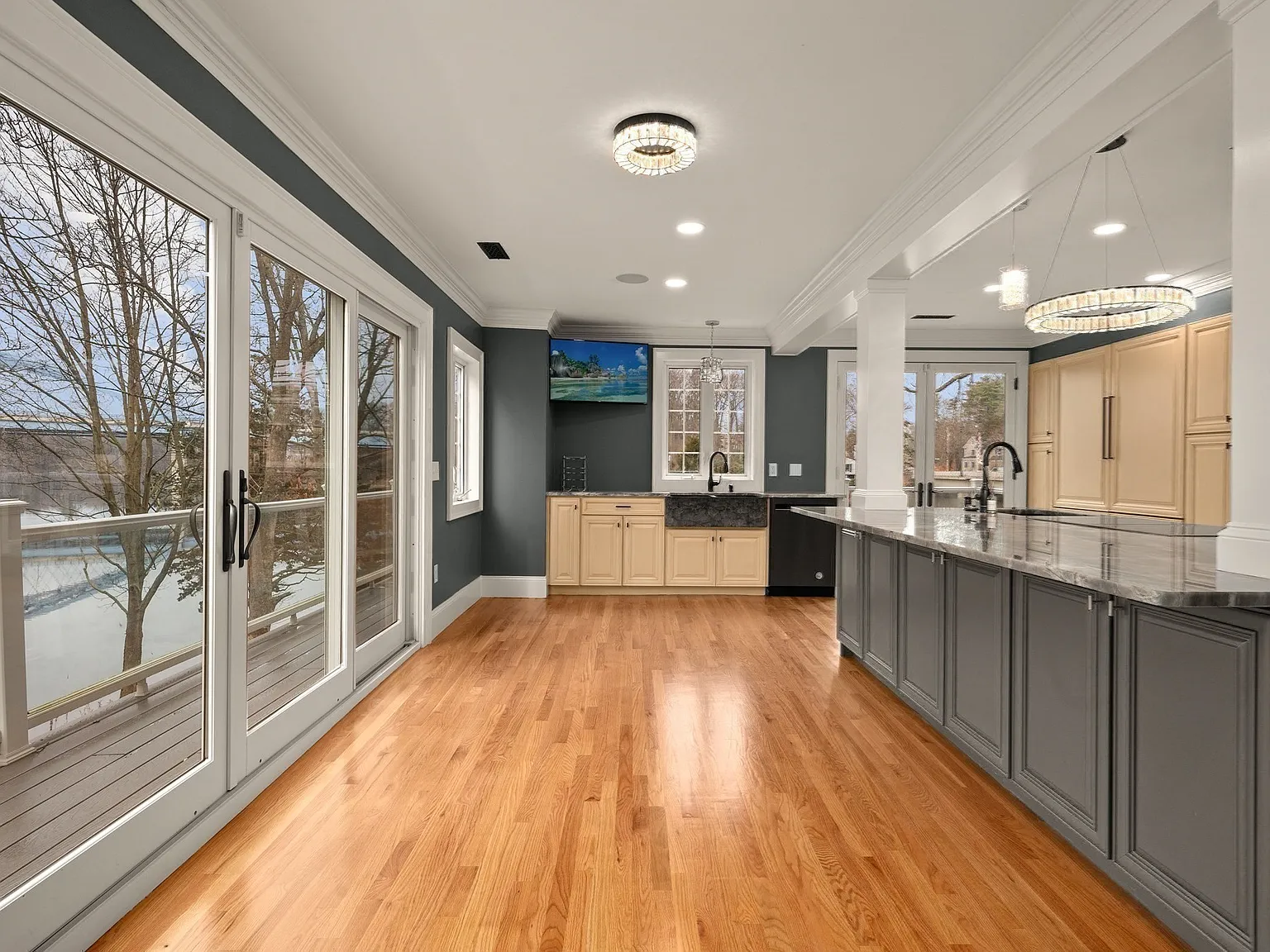 2 bed, 2.5 bath, 2900 sqft, $6,985 — Photo 4