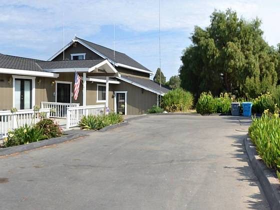 2nd image of 301 Dooling Rd