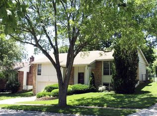 1121 Foxworth Ct, Ballwin, MO