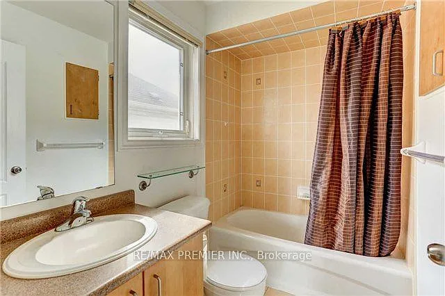 3080 Highbourne Cres — Photo 13