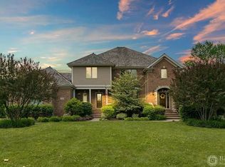 28095 Gray Barn Ln, Lake Barrington, IL 60010
