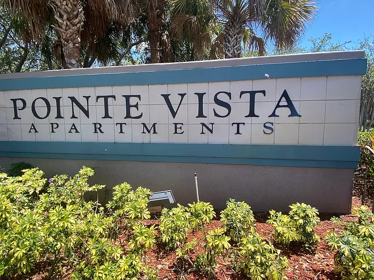 Pointe Vista Apartments — Photo 11